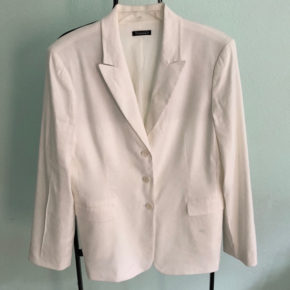 The perfect white blazer